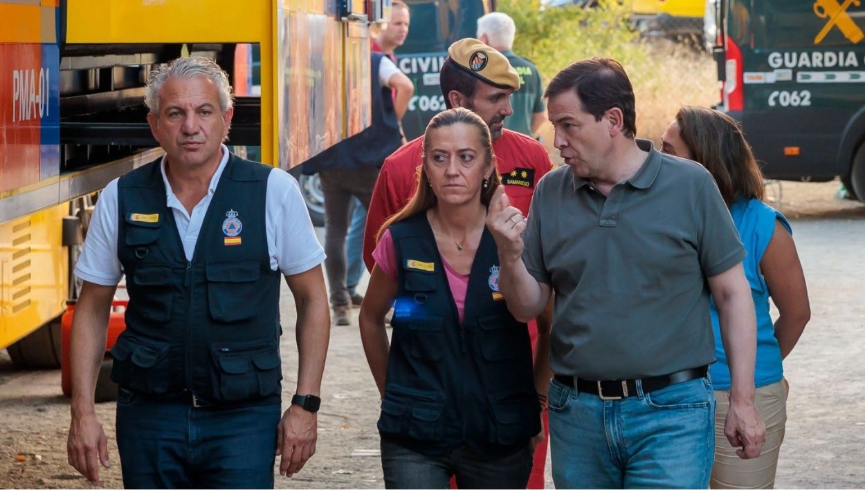 Mañueco afirma que el incendio de Burgohondo no ha ampliado su perímetro